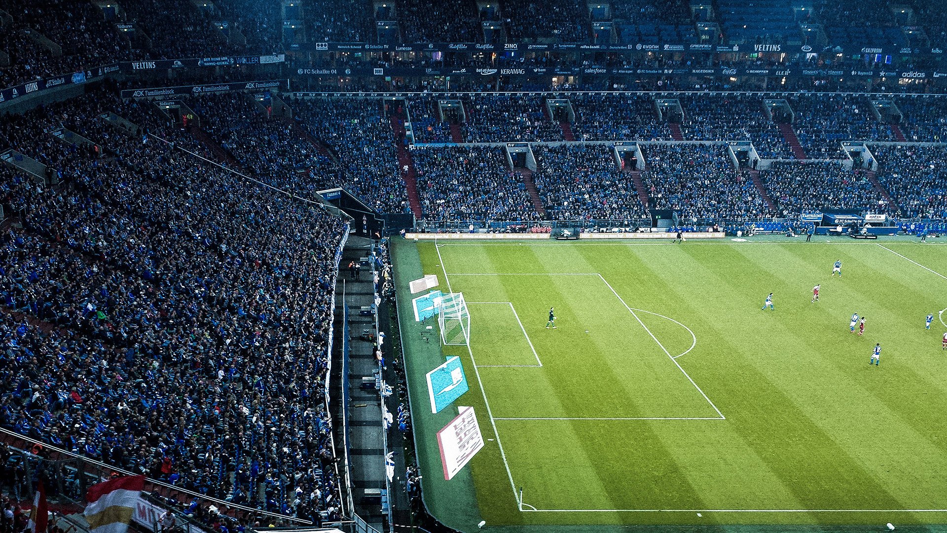 南安普顿迎战切尔西，力求保级关键战，南安普顿和切尔西